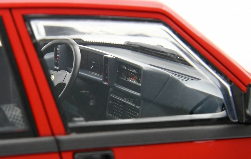 Alfa 75 1.8i Turbo Evoluzione 1987 red 1:12 Laudoracing Model