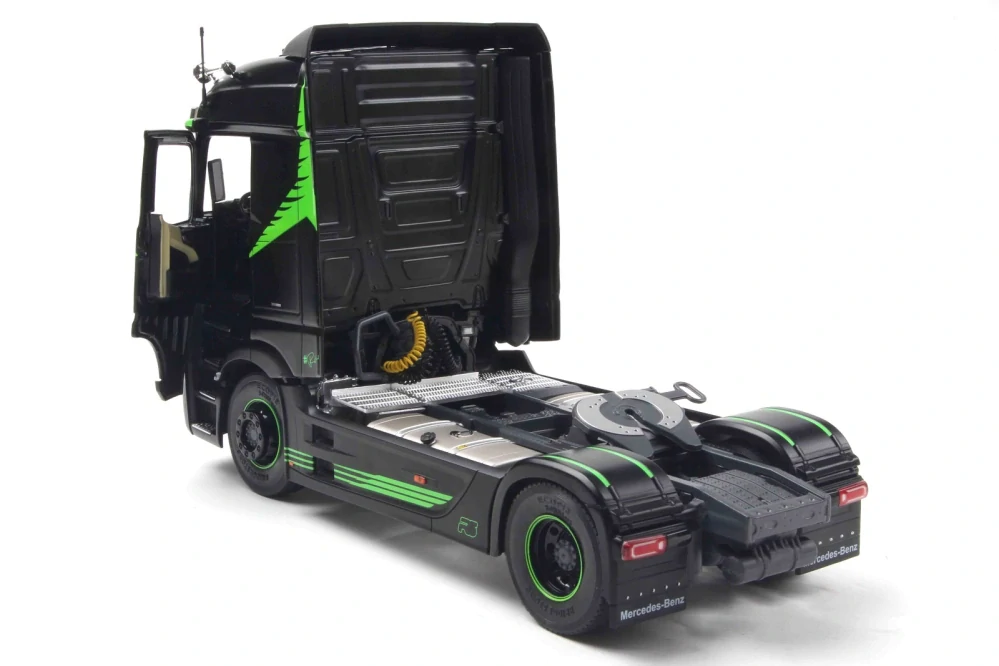 Mercedes-Benz Actros R5 Italian Collection 2021 black 1:24 Solido