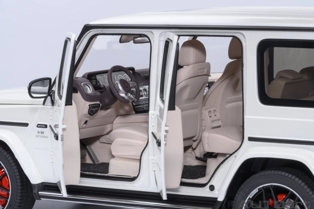 Mercedes-AMG G63 2019 brilliant white 1:18 AUTOart