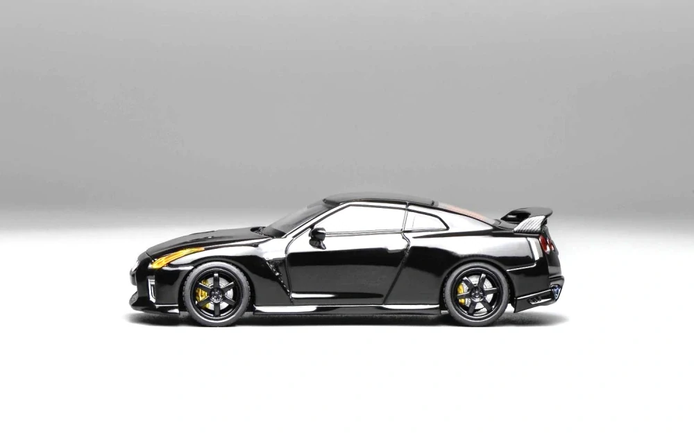 Nissan GT-R (R35) Coupe 2007 black 1:64 Motorhelix 