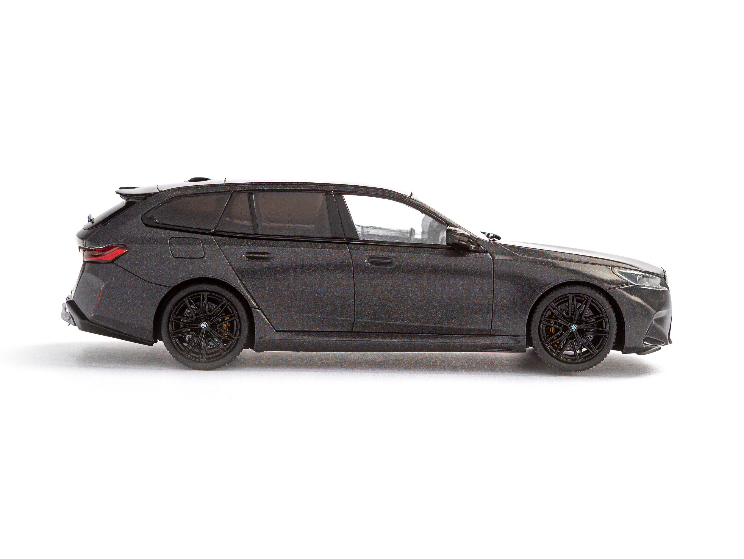 BMW M5 Touring 2024 frozen deep grey 1:43 Solido