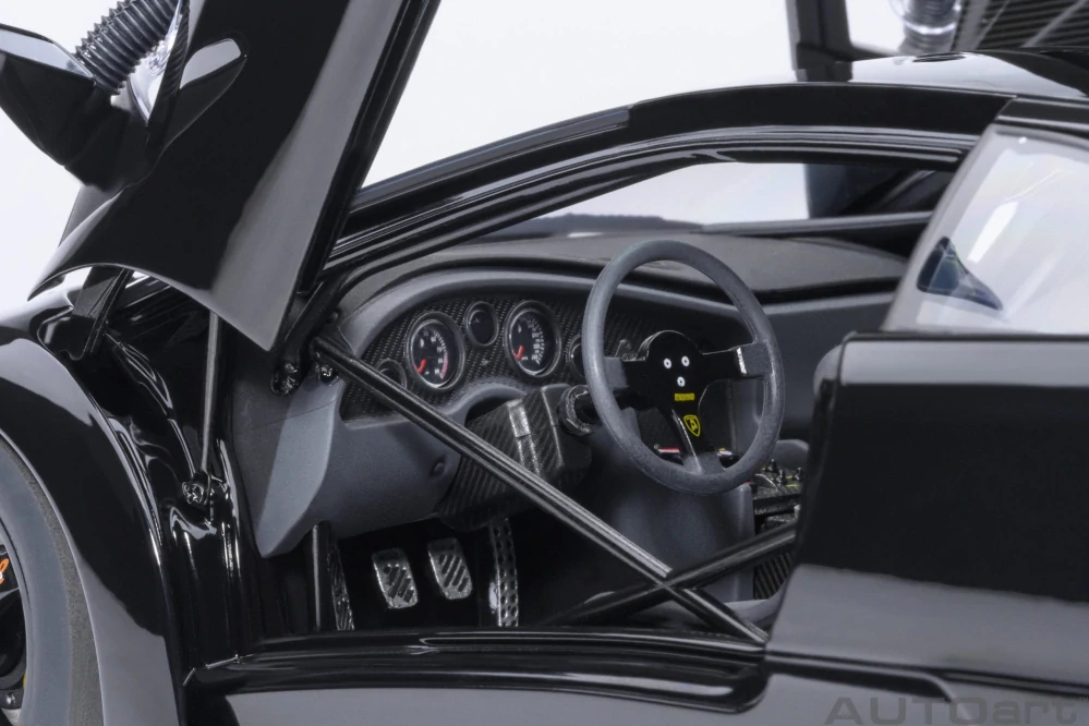 Lamborghini Diablo GT-R 1999 deep black 1:18 AUTOart