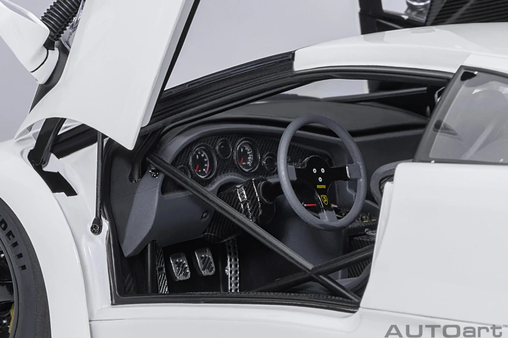 Lamborghini Diablo GT-R 1999 impact white 1:18 AUTOart