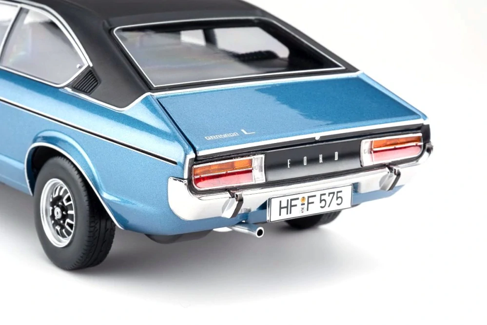 Ford Granada L Coupe light blue metallic/black vinyl top 1:18 Touring Modelcars