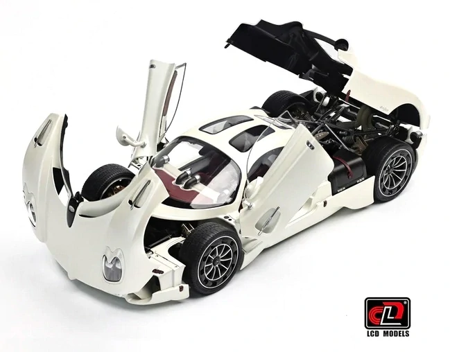 Pagani Utopia pearl white 1:18 LCD Model