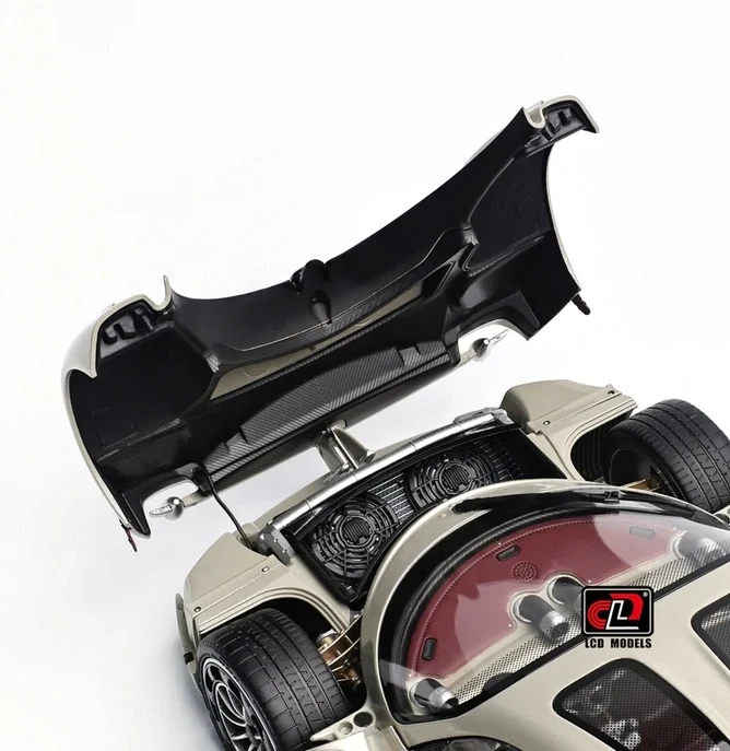 Pagani Utopia gold 1:18 LCD Model