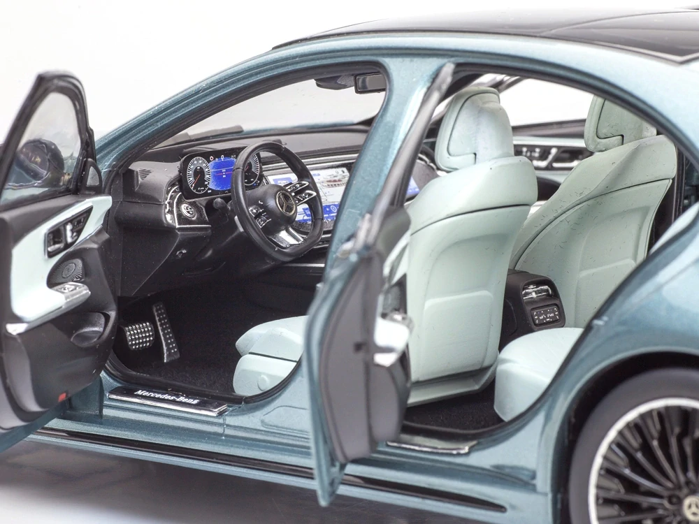 Mercedes-Benz E-Class W214 AMG Line 2024 verde silver 1:18 Mercedes-Benz Dealer edition