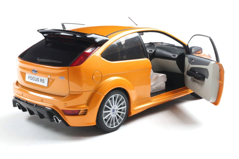 Ford Focus RS MK2 Pack RS Plus 2009 electric orange 1:18 Solido