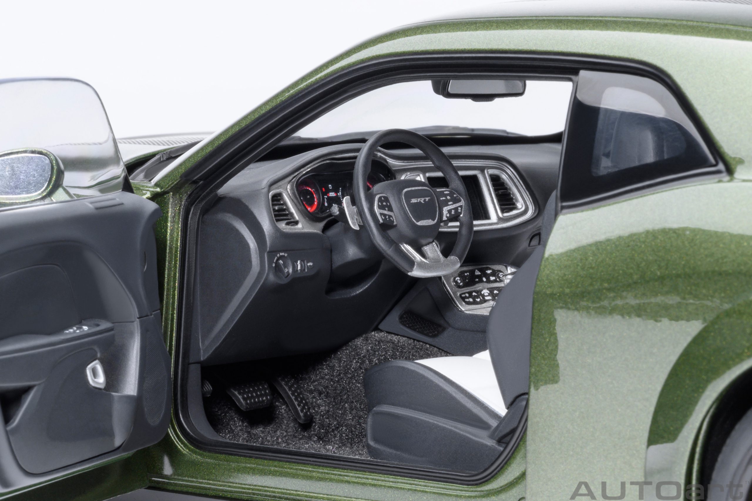 Dodge Challenger SRT Jailbreak 2022 green 1:18 AUTOart