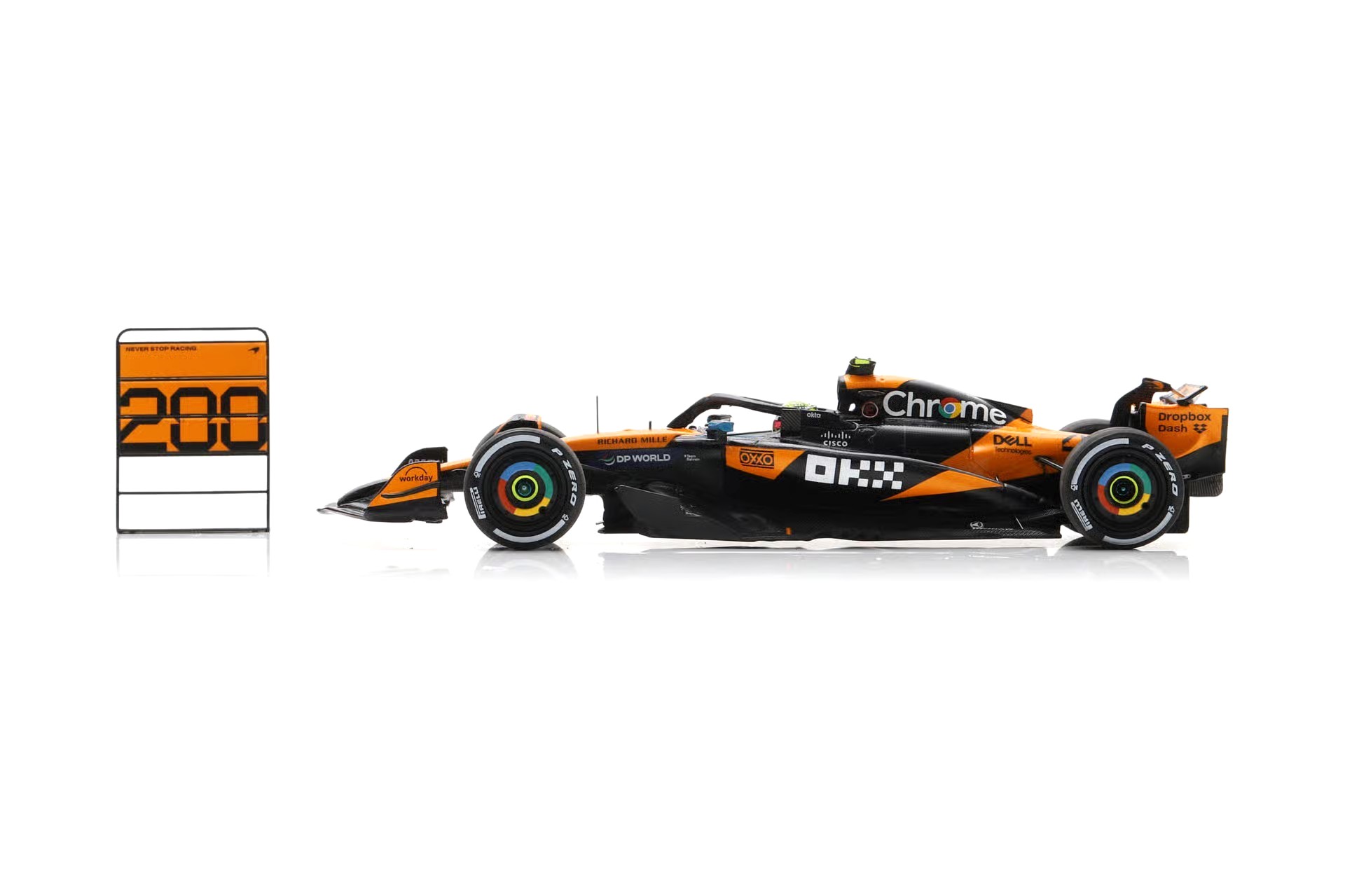 McLaren MCL39 #4 L.Norris Winner Hungarian GP 2025 *McLaren 200GP Wins* with Pit Board 1:43 Spark