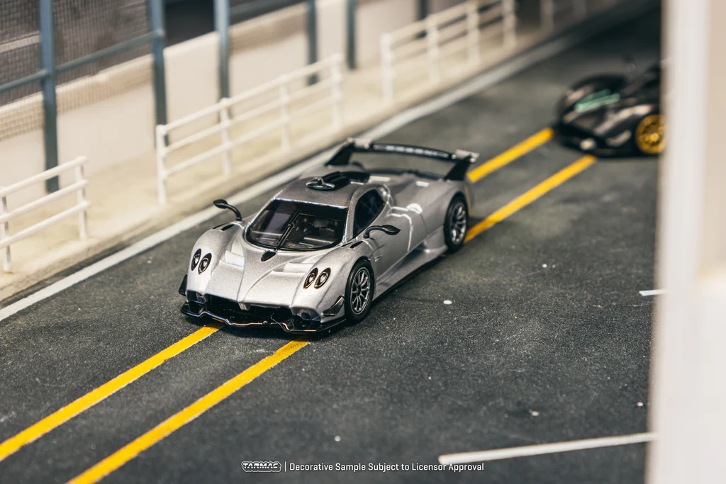 Pagani Huayra R satin silver 1:64 Tarmac