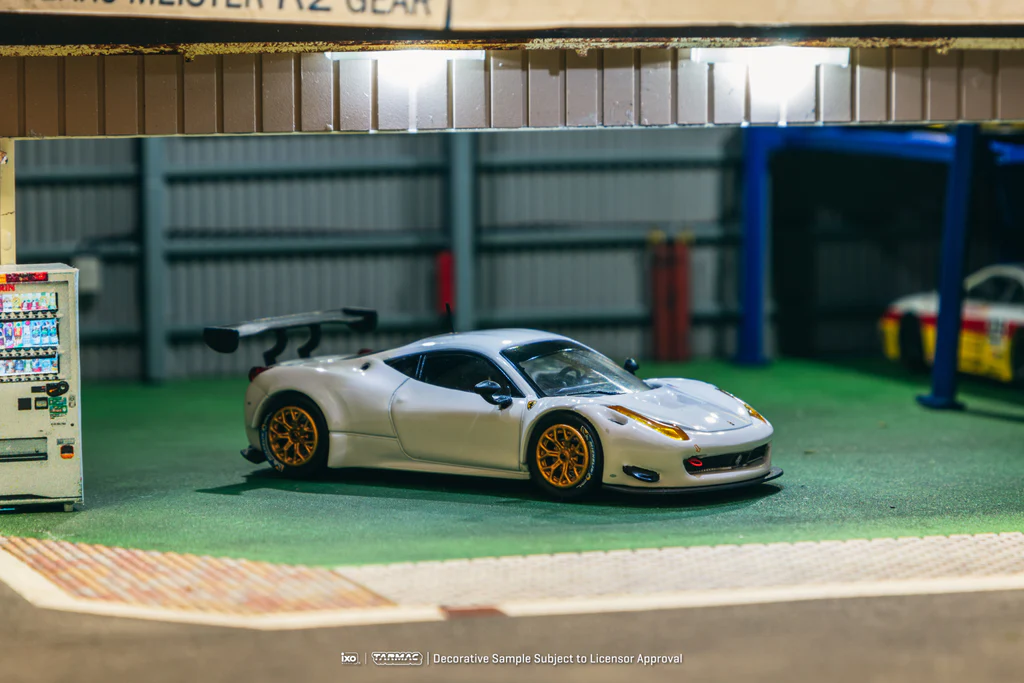 Ferrari 458 Italia GT3 white 1:64 Tarmac