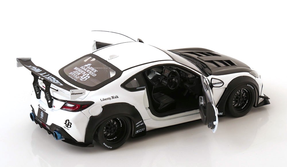 Toyota GR86 LBWK Body KIT white 1:18 Solido