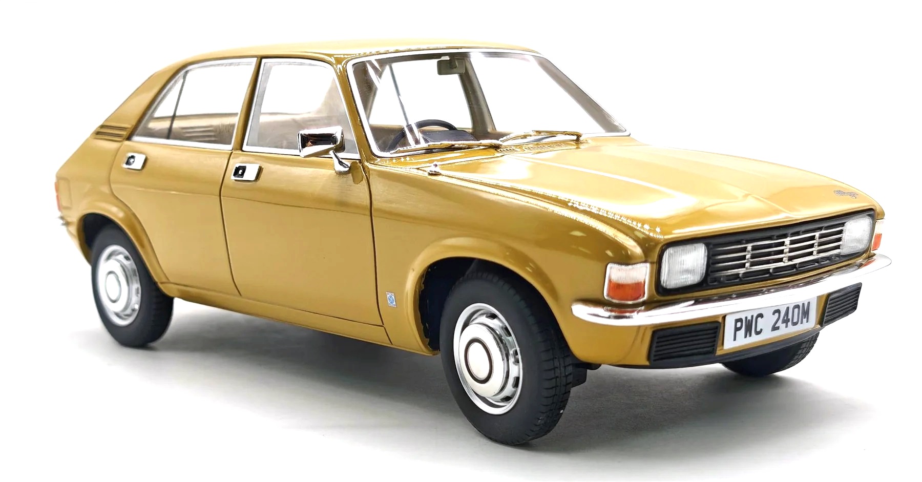 Austin Allegro 1973 ochre 1:18 Cult Scale Models