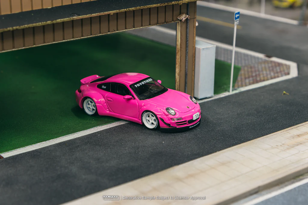 Porsche 911 (997) RWB pink 1:64 Tarmac