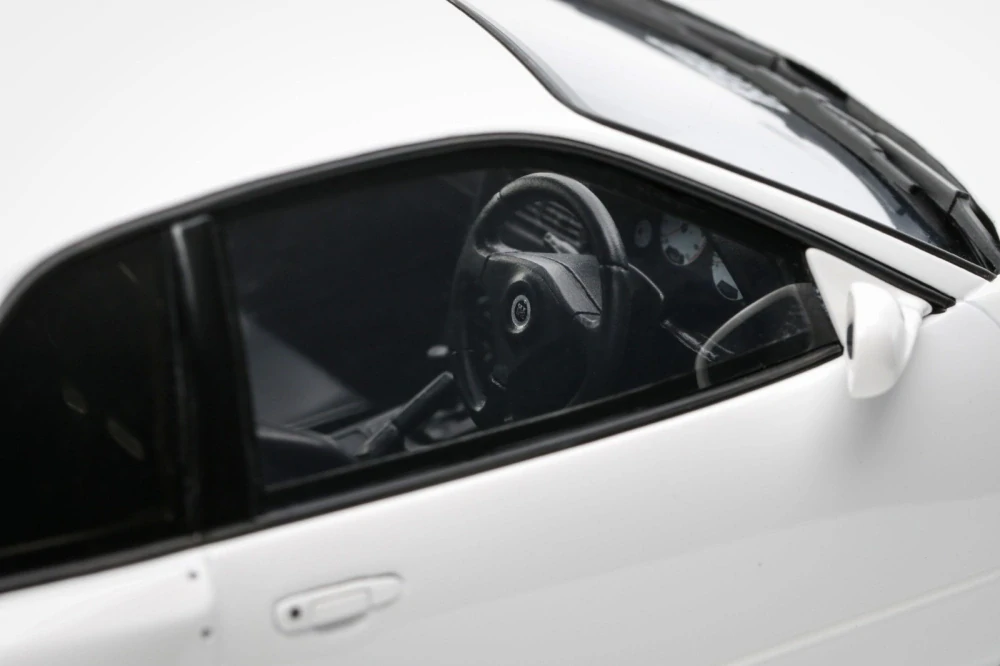 Nissan Skyline GT-R R34 KRC Body Kit Pearl White  1:18 OttOmobile