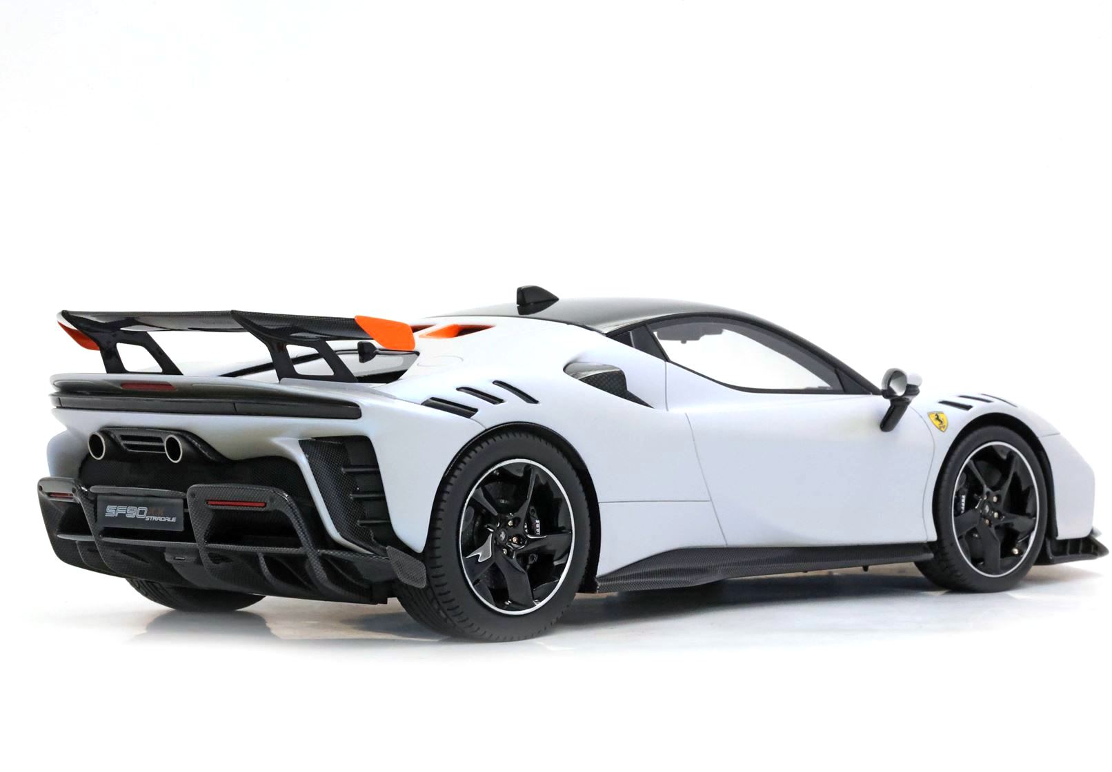 Ferrari SF90 XX Stradale Onda Marina and black roof 1:18 B.B.R. 