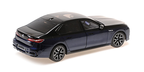 BMW i7 M70 G70 2024 blue metallic/black metallic 1:18 Minichamps 