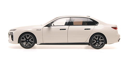BMW i7 M70 G70 2024 white metallic 1:18 Minichamps
