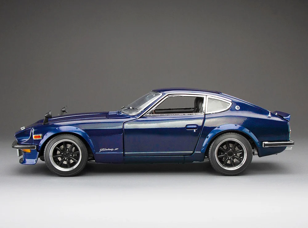 Datsun Fairlady Z S30 RHD 1970 dark blue 1:18 Sun Star