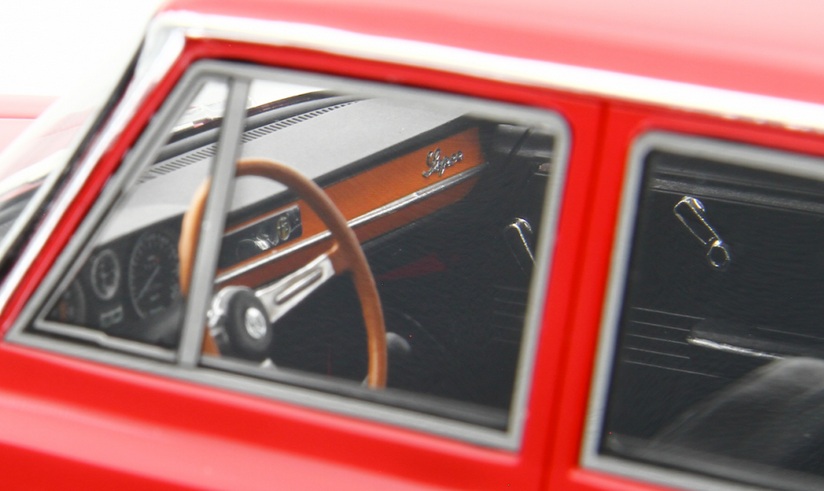 Alfa Romeo Giulia Super 1969 red 1:18 Laudoracing Model
