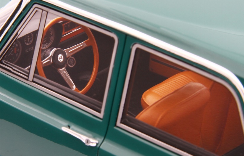 Alfa Romeo Giulia Super 1969 green 1:18 Laudoracing Model