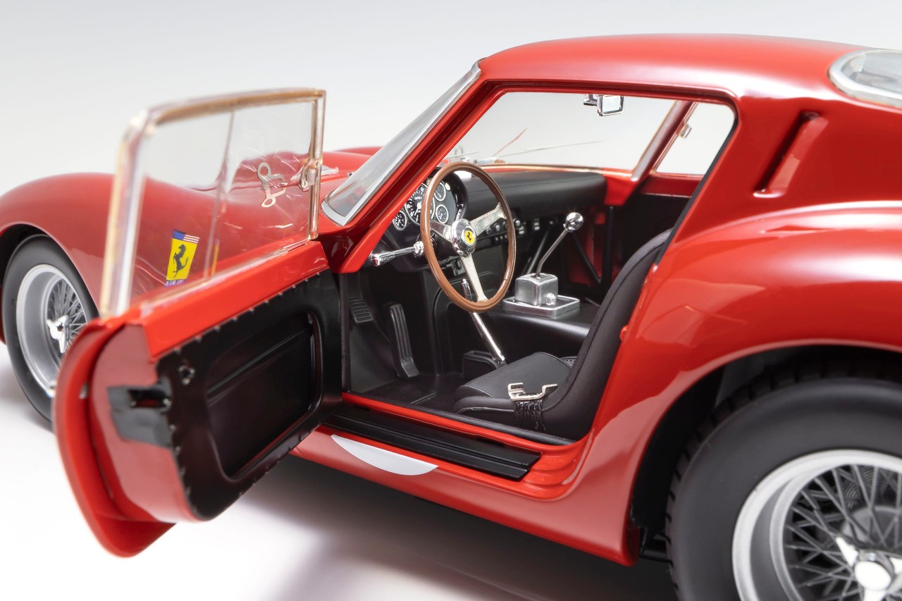 Ferrari 250 GTO 3.0L V12 Coupe #1 P.Rodriguez/R.Rodriguez Winner 1000KM Paris 1962 1:18 Kyosho