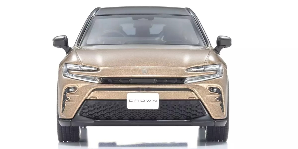 Toyota Crown Sport RS 2025 bronze 1:43 Kyosho