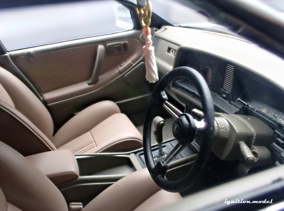 Toyota Crown Royal Saloon G 130 white 1:18 Ignition Model