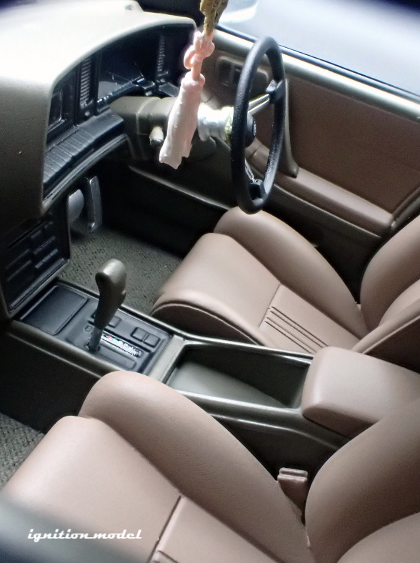 Toyota Crown Royal Saloon G 130 black 1:18 Ignition Model