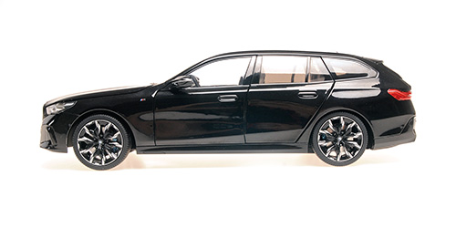 BMW i5 M60 Touring 2024 black metallic 1:18 Minichamps 