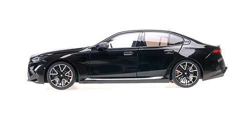 BMW M5 2024 black metallic 1:18 Minichamps 