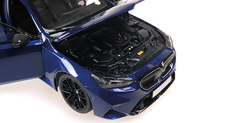 BMW M5 2024 blue metallic 1:18 Minichamps 