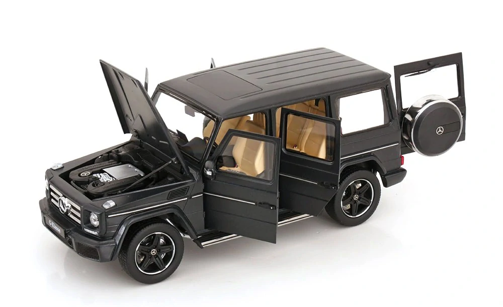Mercedes-Benz G-Class W463 Designo matt black 1:18 iScale
