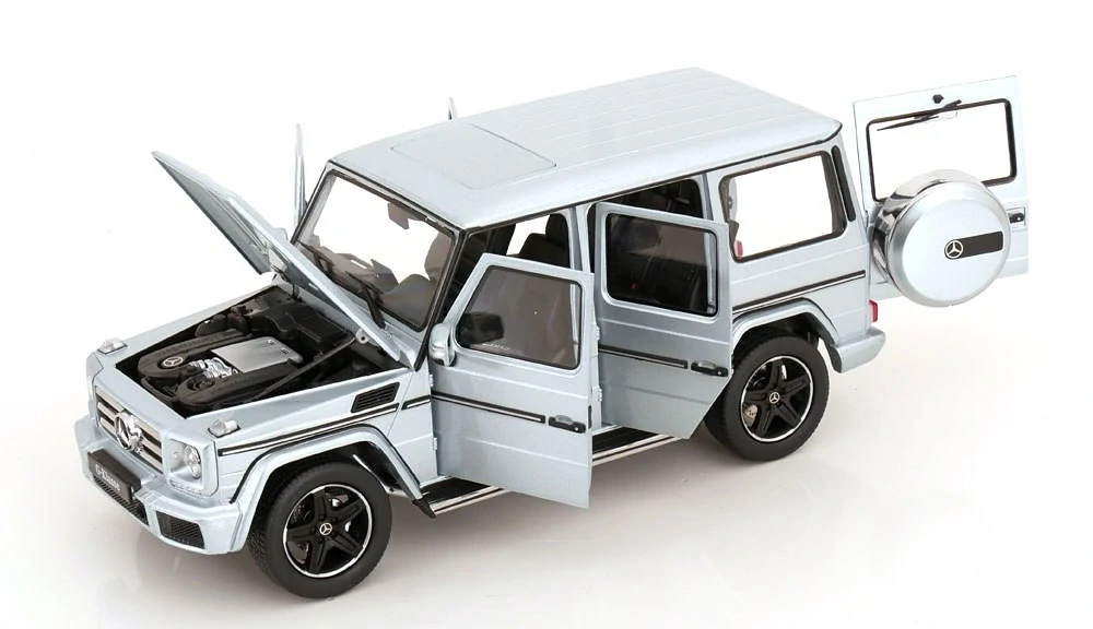 Mercedes-Benz G-Class W463 silver 1:18 iScale