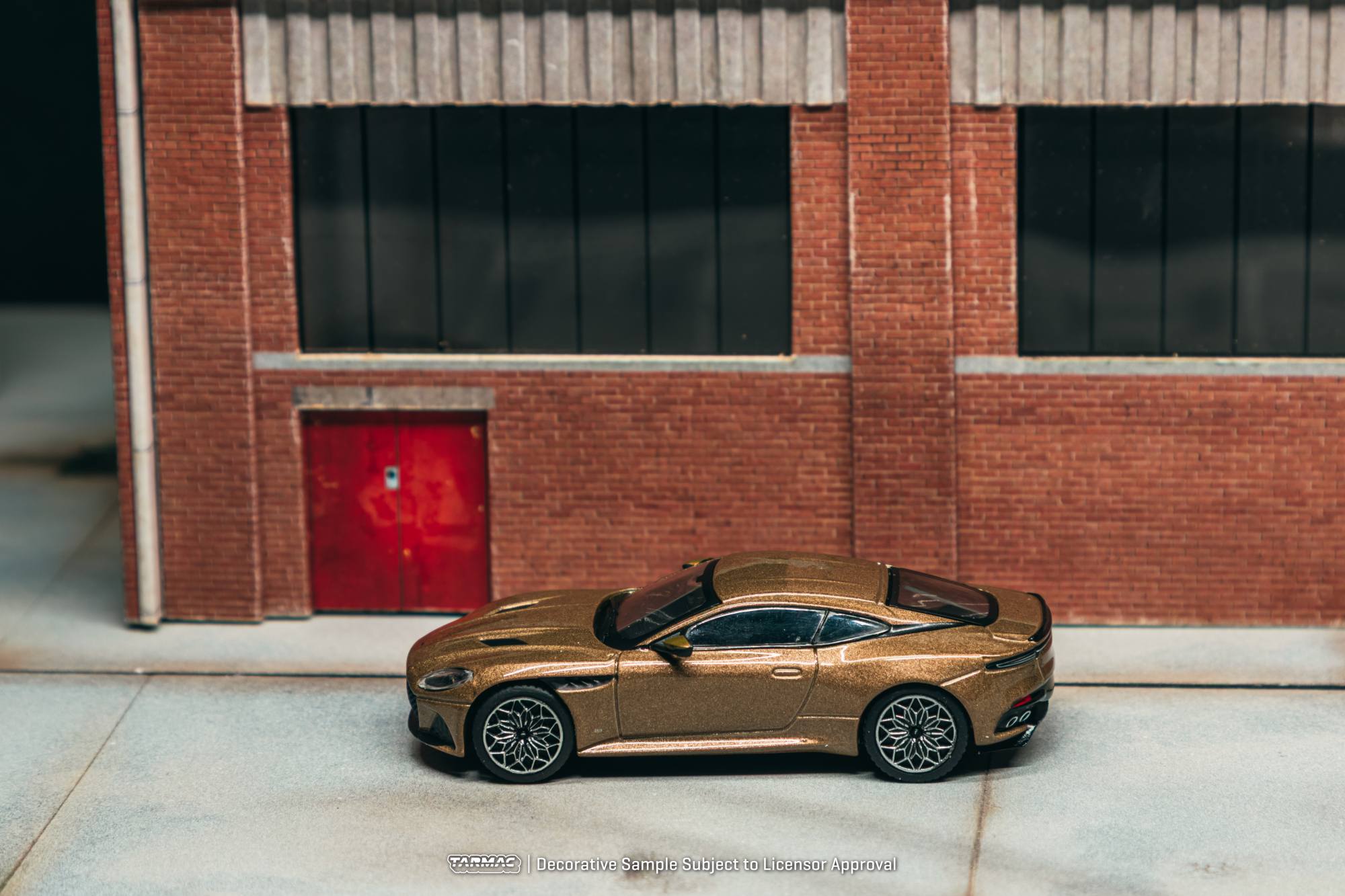 Aston Martin DBS Superleggera 2025 brown metallic 1:64 Tarmac