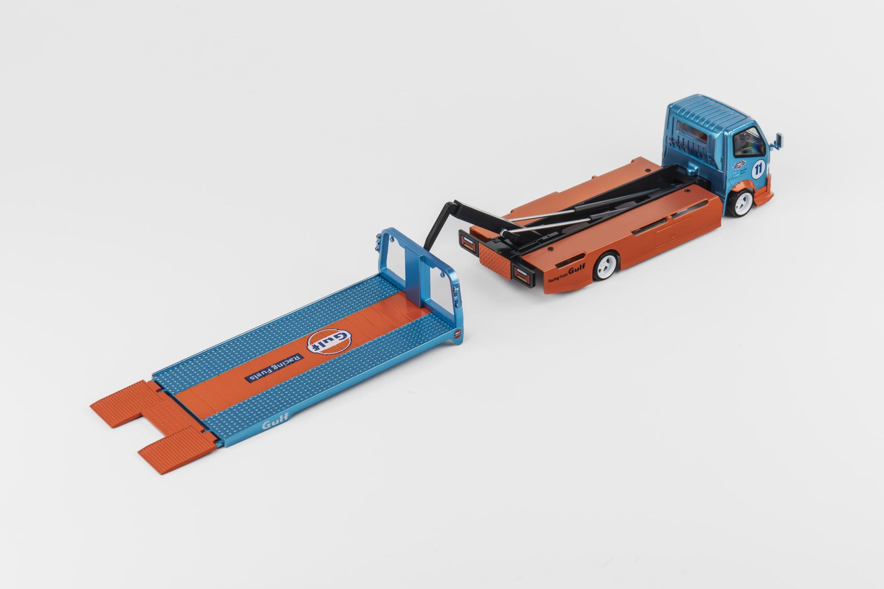 Custom Tow Truck *Gulf* blue/orange 1:64 Microturbo