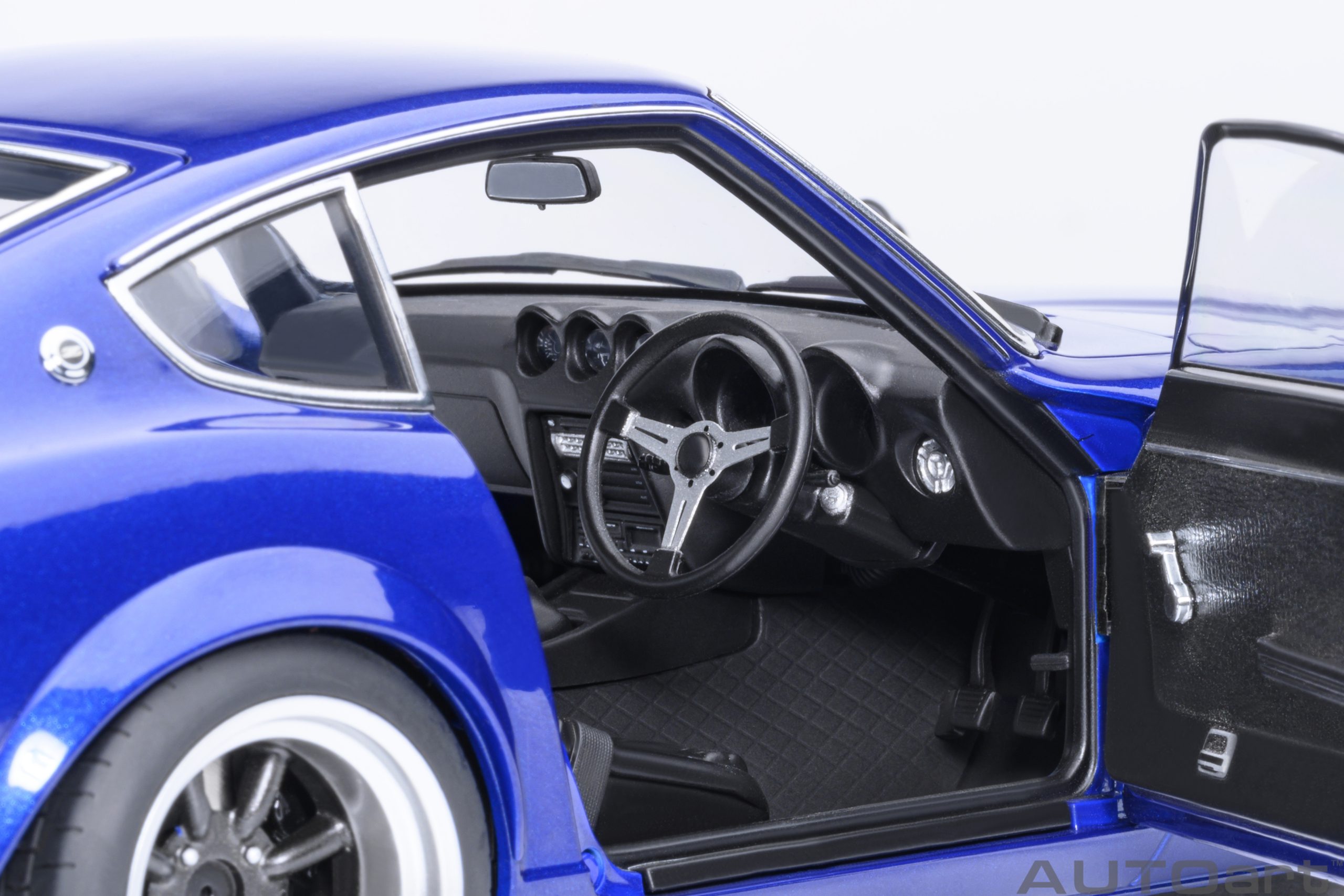 Nissan Fairlady Z (S30) Wangan Midnight “Akuma no Z” - Comic #1 Version 1:18 AUTOart