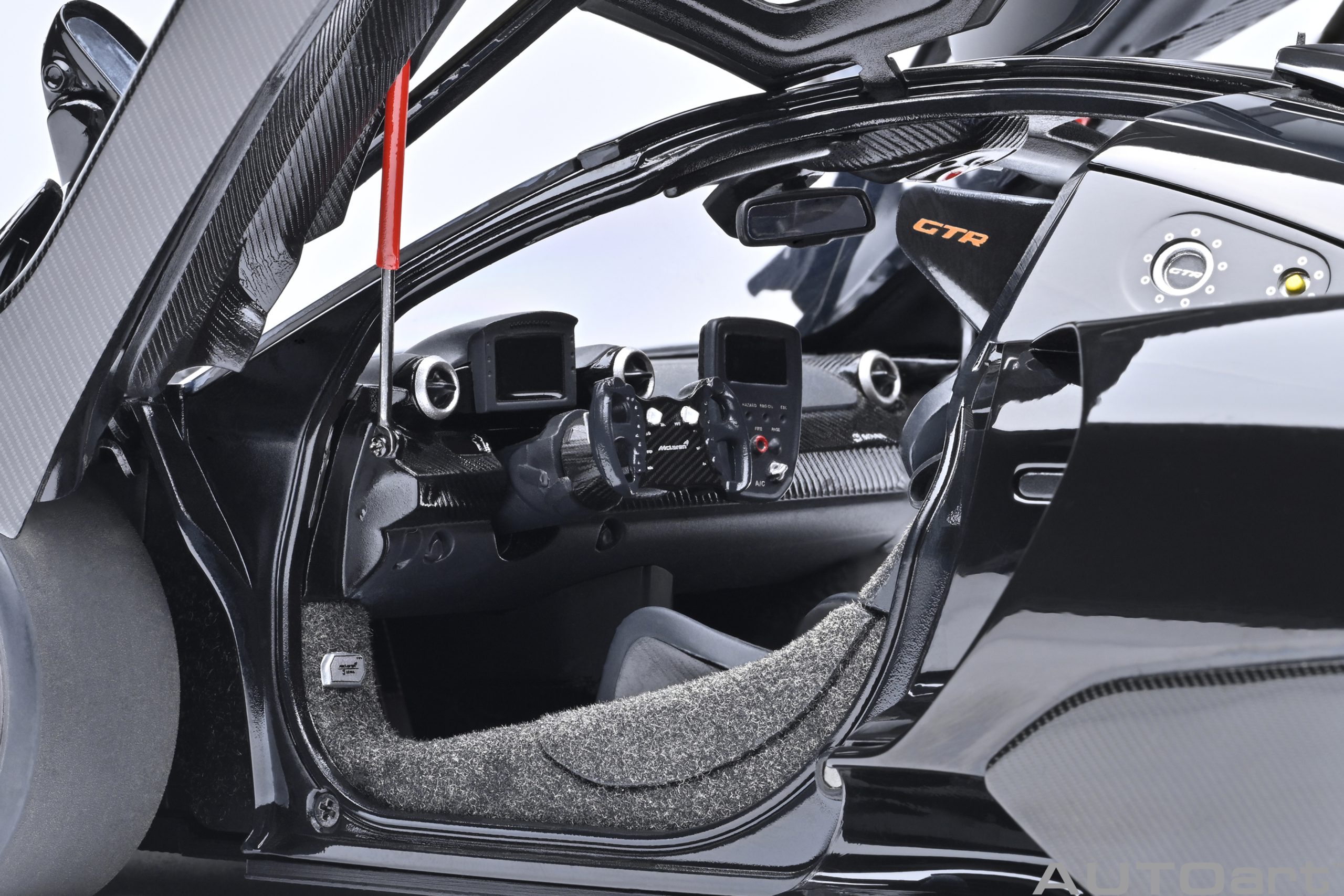McLaren Senna GTR 2021 onyx black 1:18 AUTOart