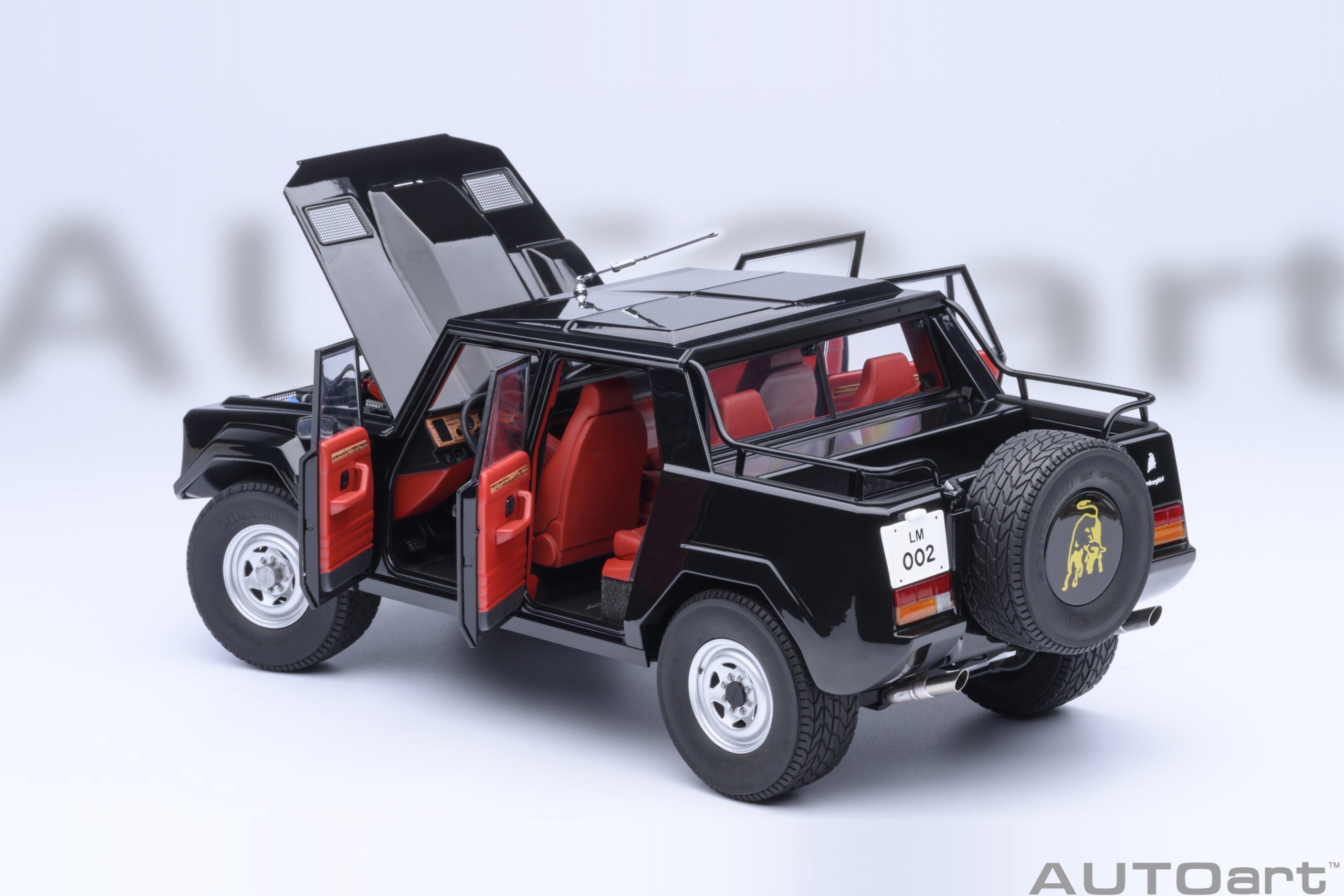 Lamborghini LM002 black 1:18 AUTOart