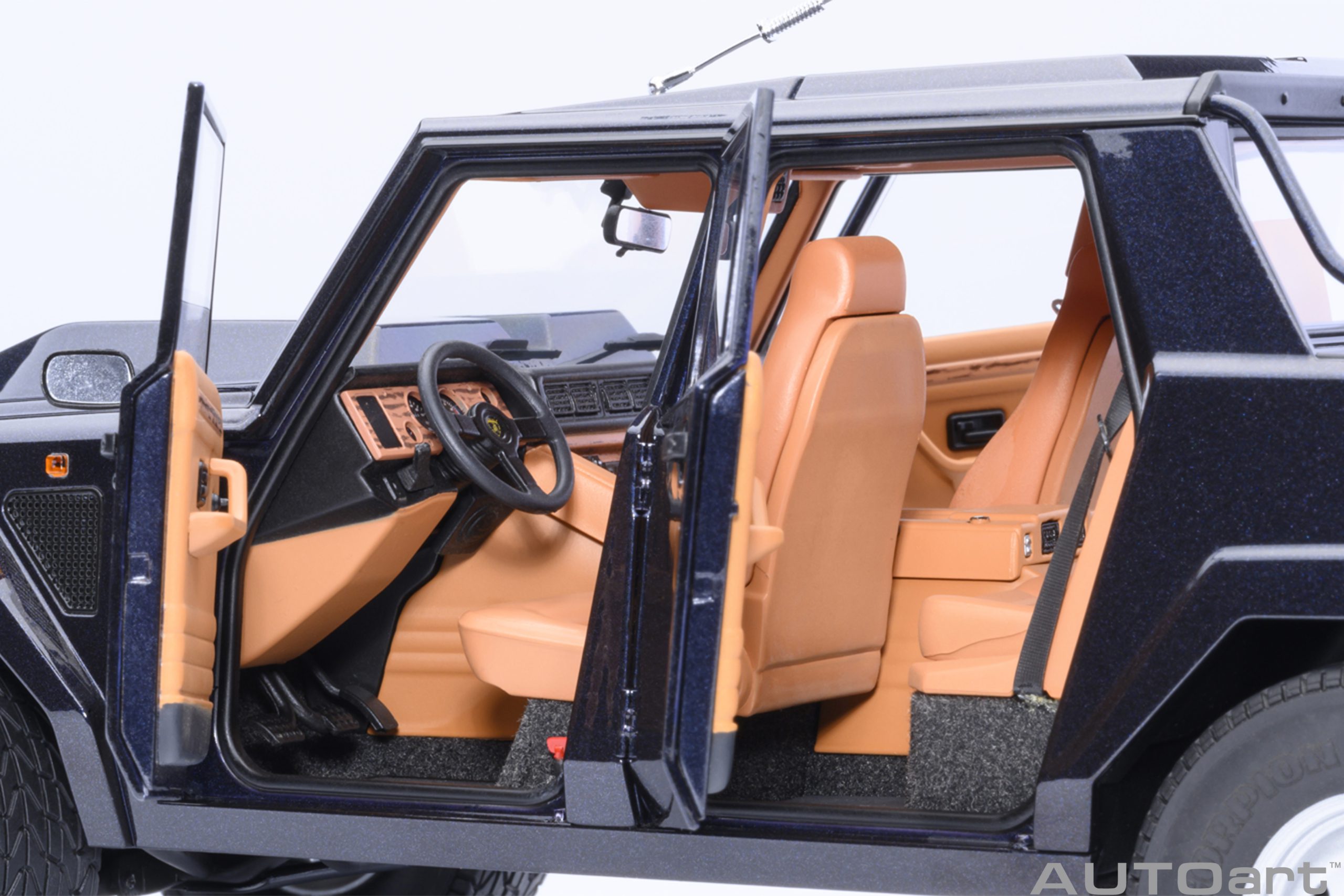 Lamborghini LM002 blue metallic 1:18 AUTOart
