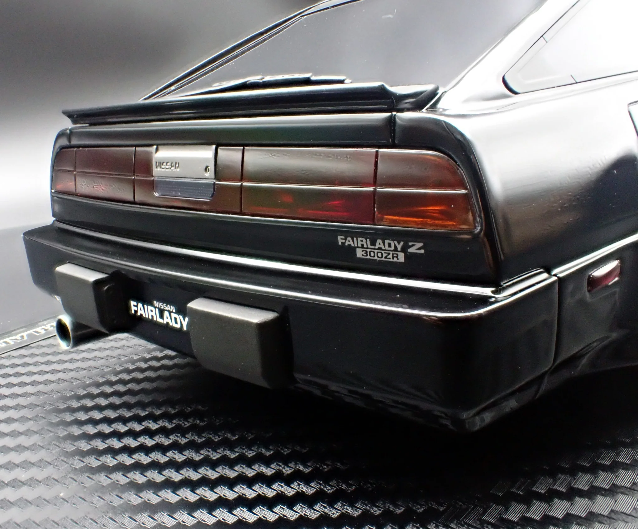 Nissan Fairlady Z 2-Seater 300ZR Z31 black 1:18 Ignition Model