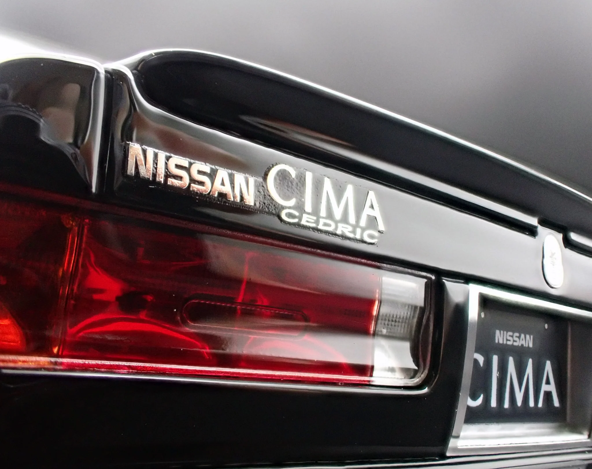 Nissan Cedric Cima Y31 black 1:18 Ignition Model