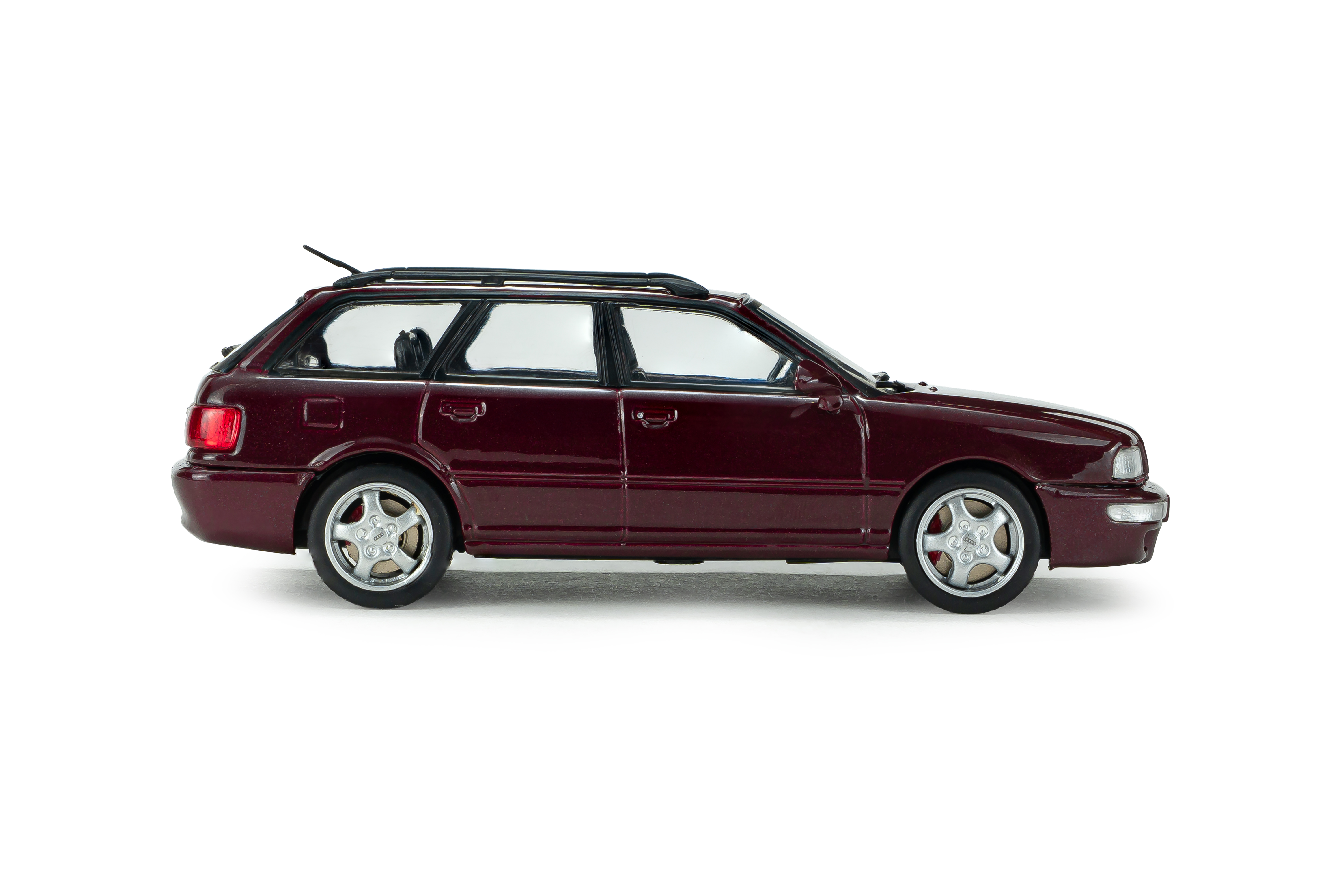 Audi Avant RS2 1995 ruby red 1:43 Solido