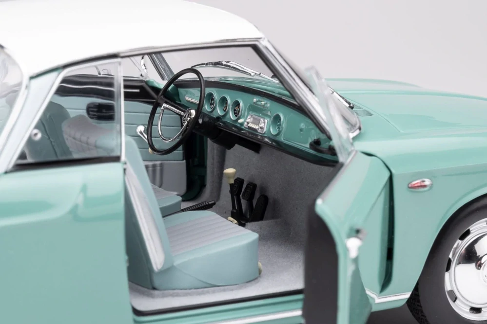 Volkswagen Karmann Ghia Typ 34 pacific green/white roof 1:18 Norev