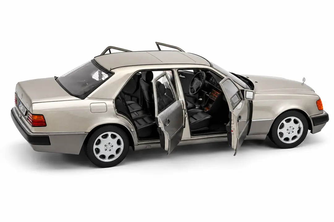 Mercedes-Benz 500 E W124 smoke silver 1:18 Norev
