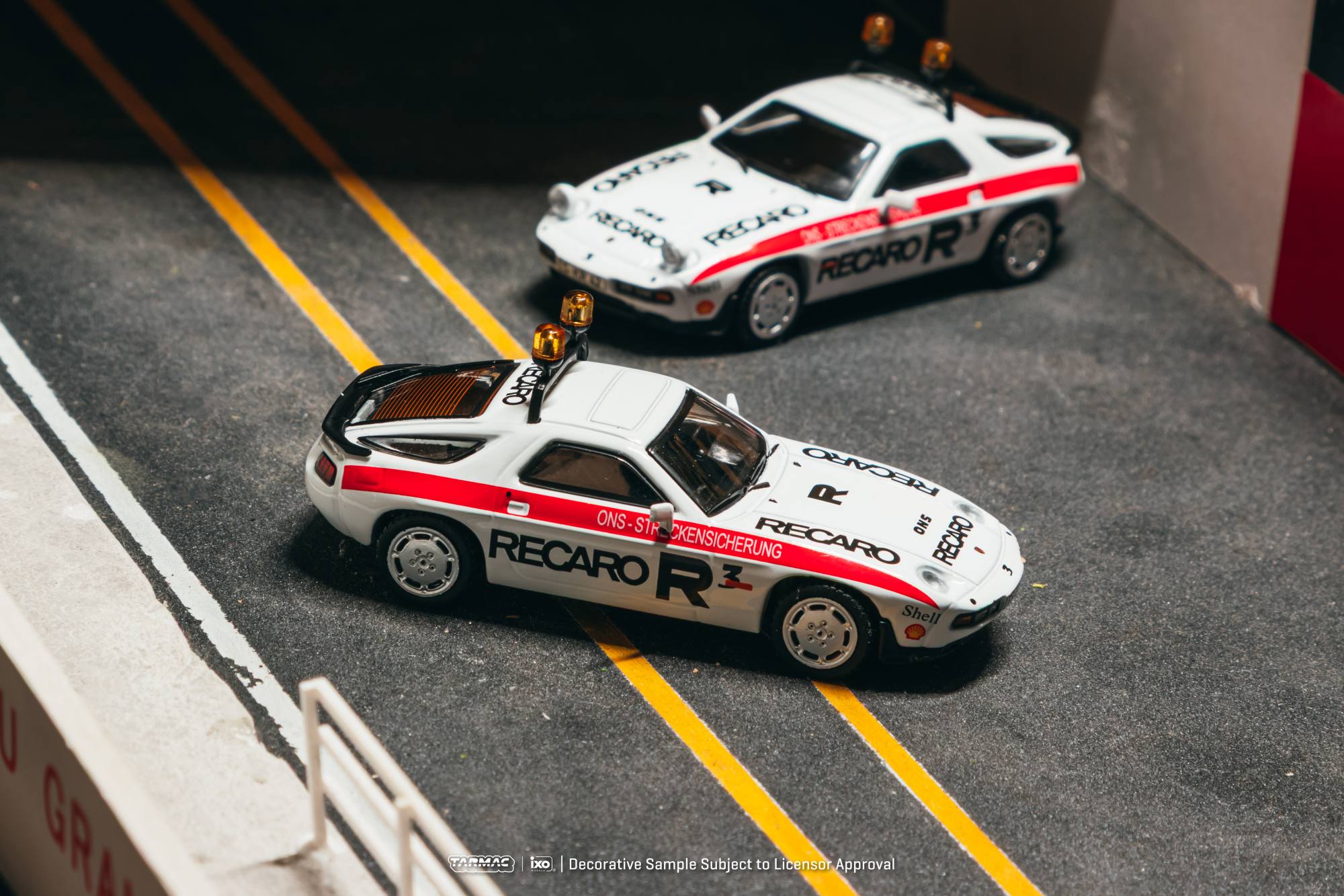 Porsche 928 S Safety Car white 1:64 Tarmac