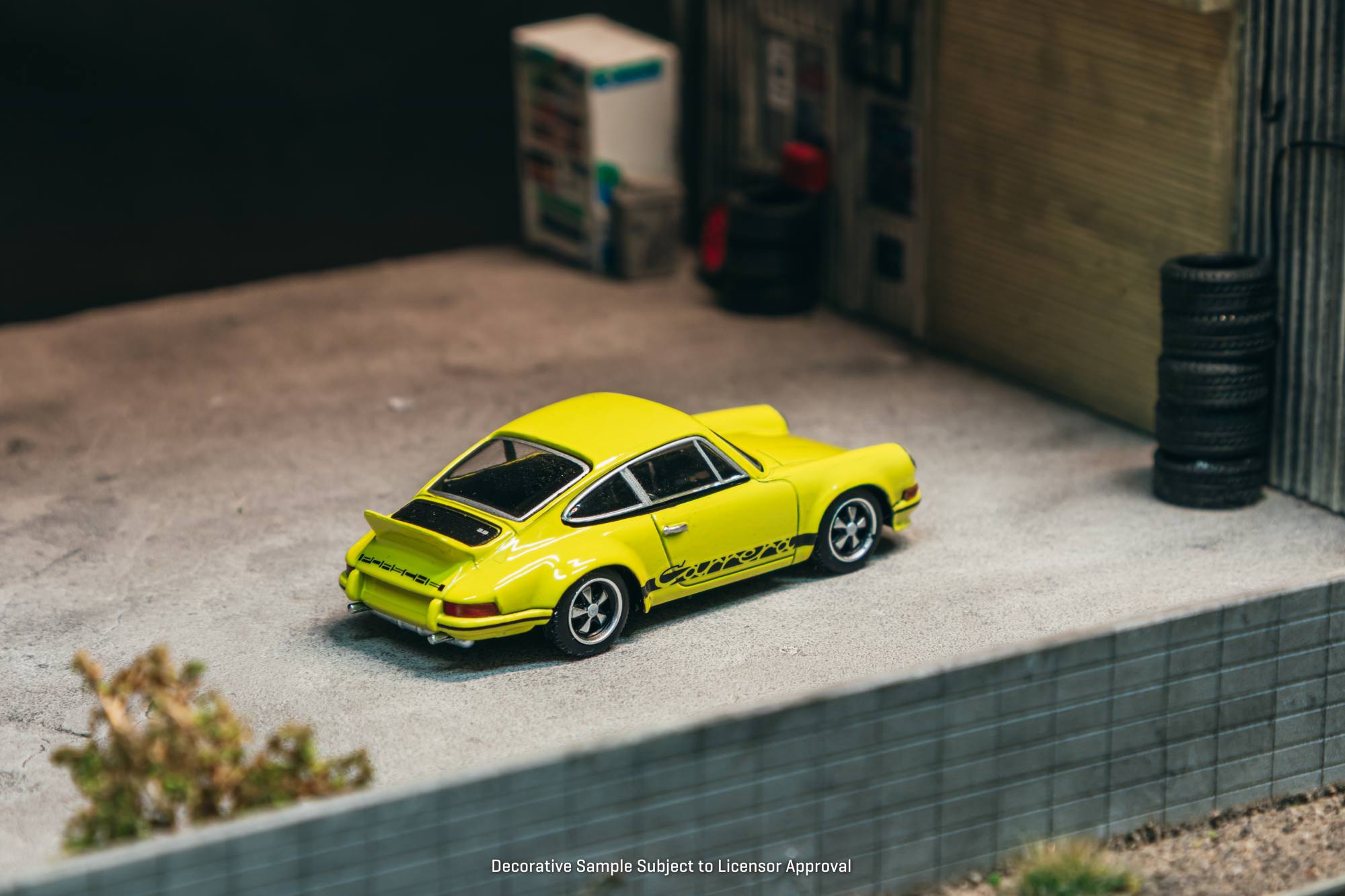 Porsche 911 Carrera RS 2.7 Lightweight yellow 1:64 Tarmac