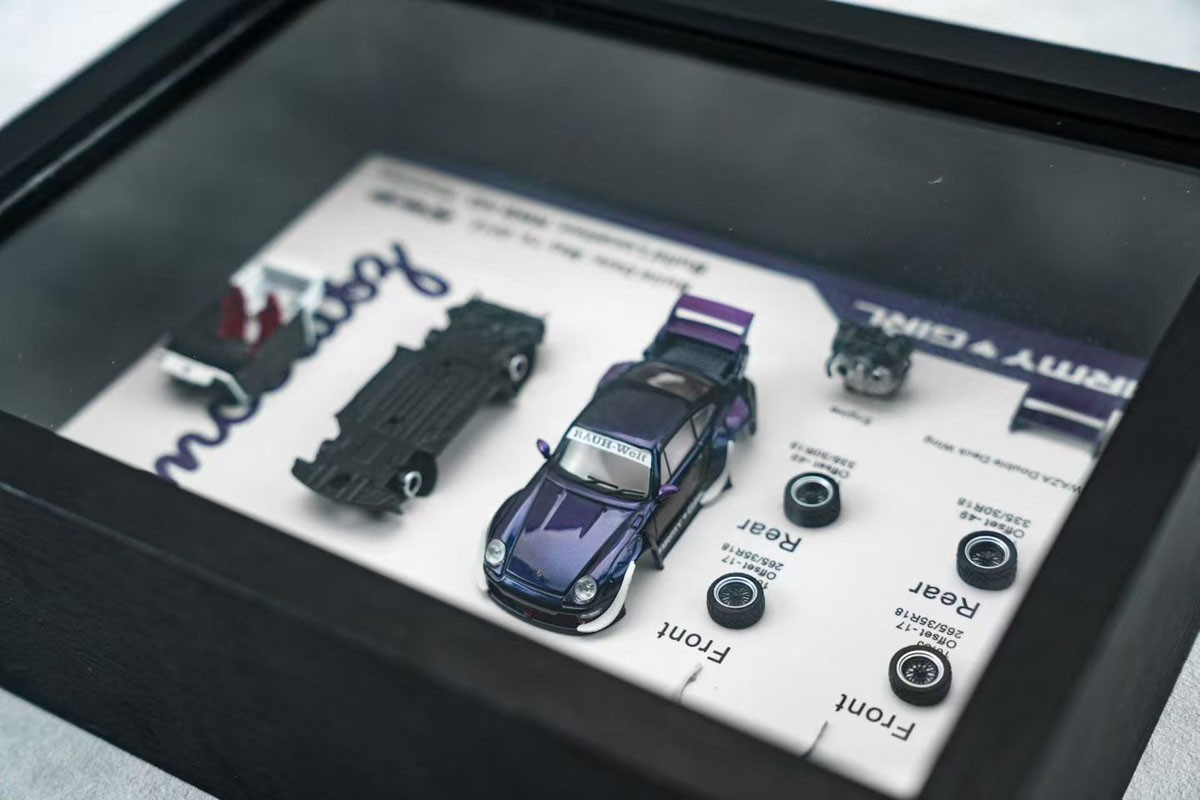 Porsche 911 964 RWB RAUH-Welt Army Girl Coupe 2015 Quadro Panel Display purple 1:64 Motorhelix