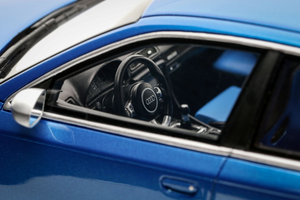 Audi RS 4 B7 Sedan 2007 Sprint Blue 1:18 OttOmobile